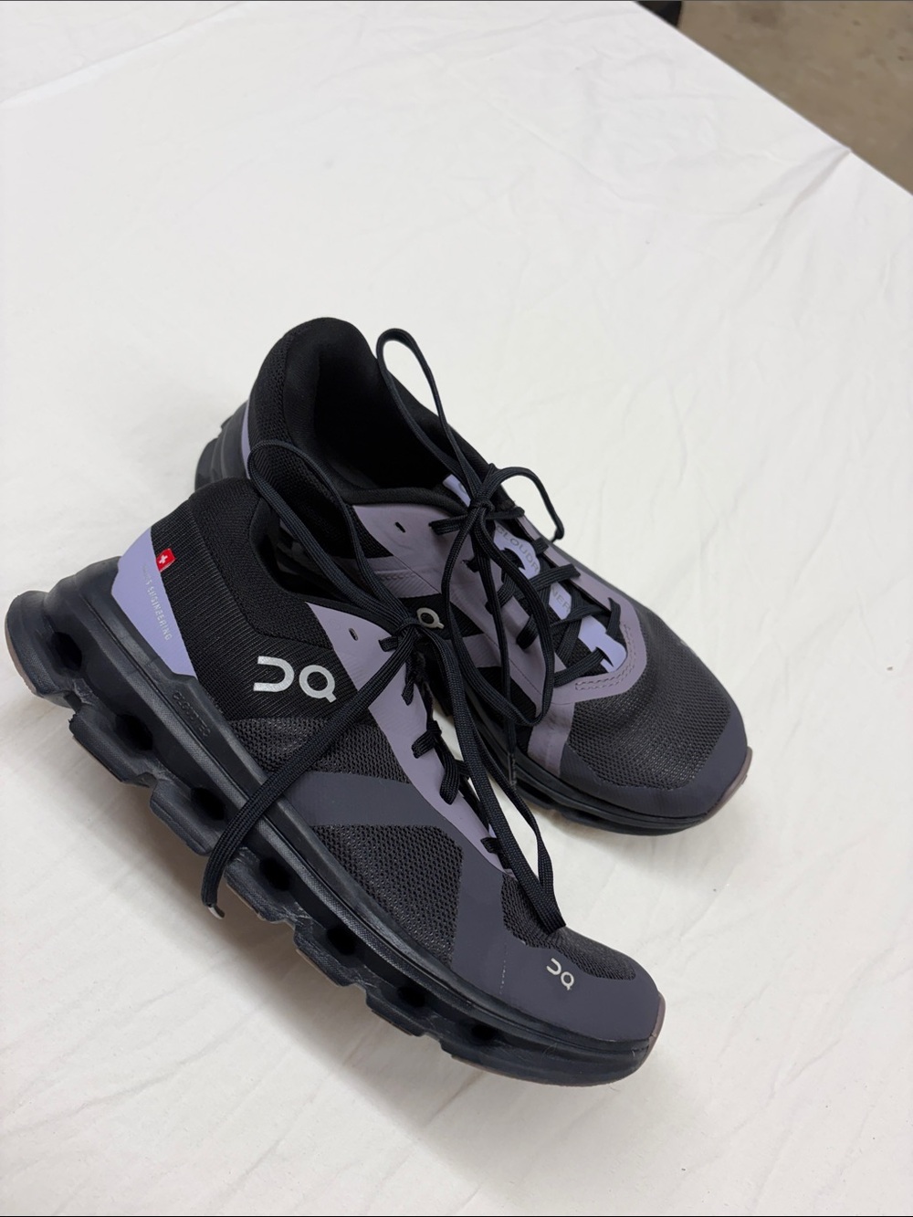 On Cloud Runner Women’s Athletic Shoes in Black/Purple size 7 Excellent